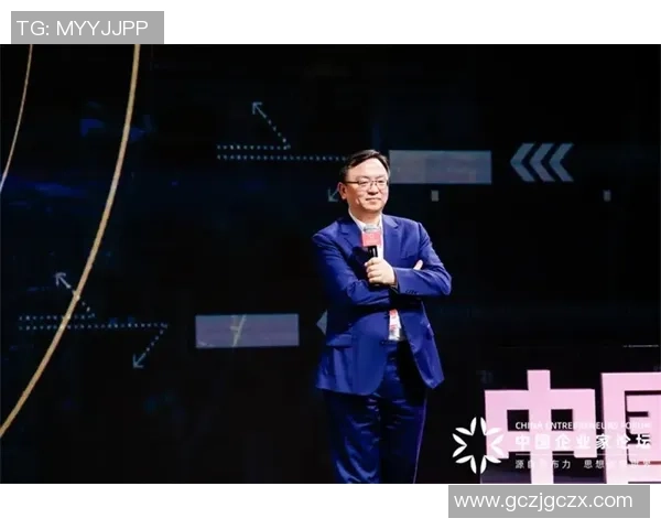 《篮球巨星背后的奋斗故事与成长历程揭示了荣耀背后的艰辛与挑战》