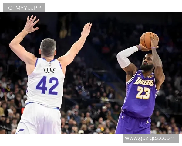 湖人鏖战太阳全场激战詹姆斯率队逆转险胜杜兰特表现惊艳